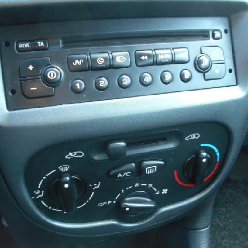 Poignee interieur avant droit PEUGEOT 206 Photo n°9