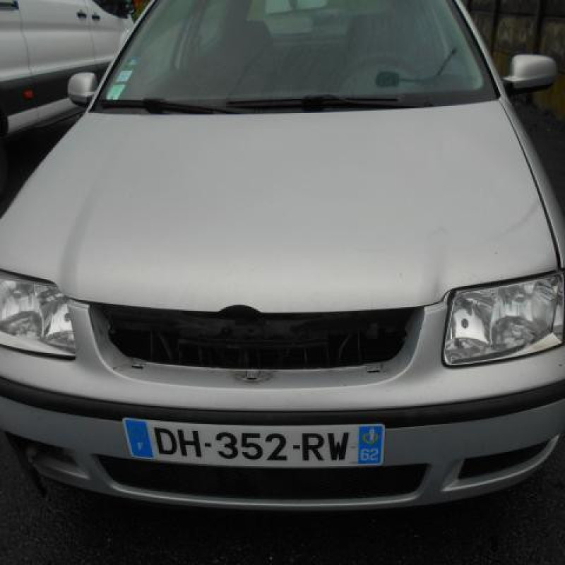 Feu arriere principal droit (feux) VOLKSWAGEN POLO 3 Photo n°4