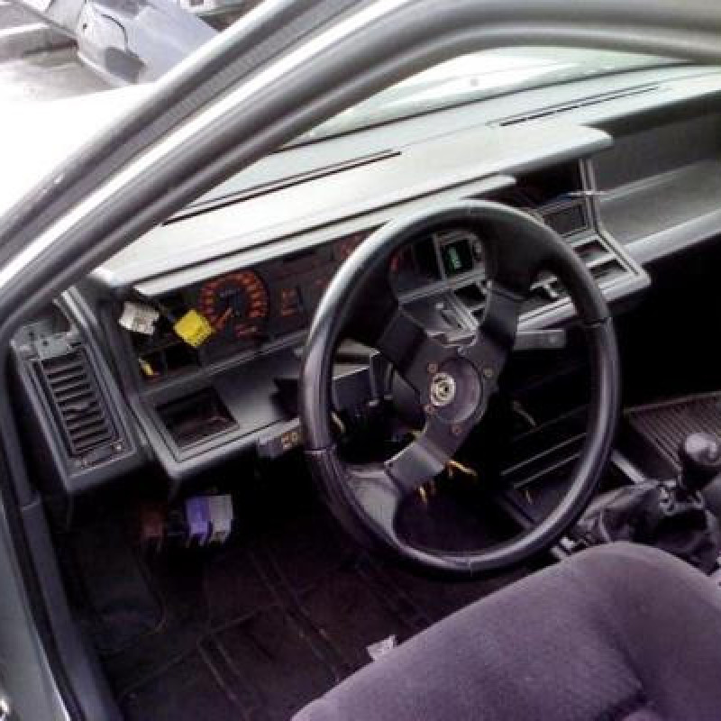 Malle/Hayon arriere RENAULT R21 Photo n°6