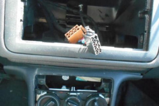 Bras essuie glace avant droit VOLKSWAGEN POLO 3