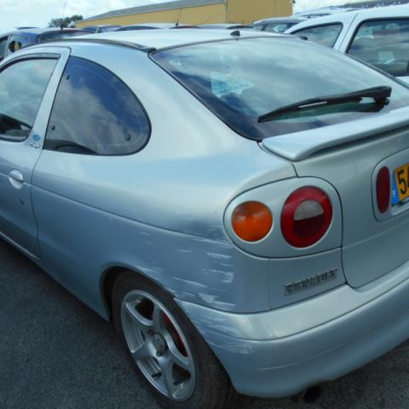 Custode arriere droit RENAULT MEGANE 1 Photo n°5
