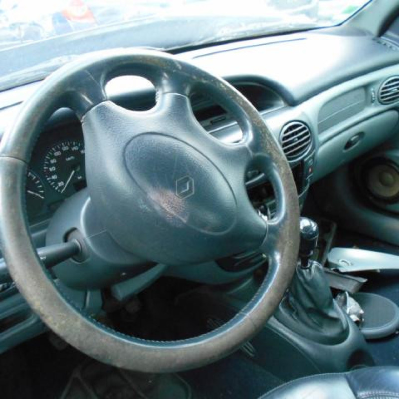 Custode arriere droit RENAULT MEGANE 1 Photo n°6