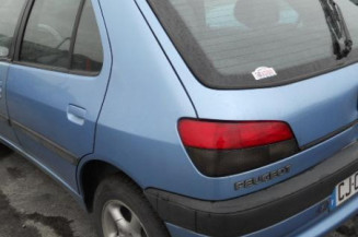 Bras essuie glace avant droit PEUGEOT 306