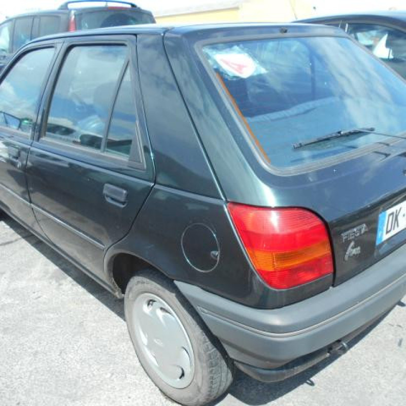 Malle/Hayon arriere FORD FIESTA 3 Photo n°5