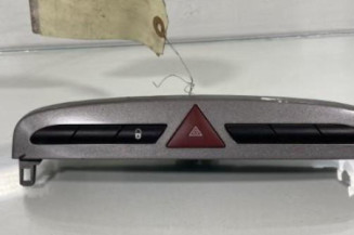 Bouton de warning PEUGEOT 308 1 Photo n°1