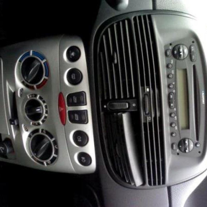 Malle/Hayon arriere FIAT PUNTO 2 Photo n°7