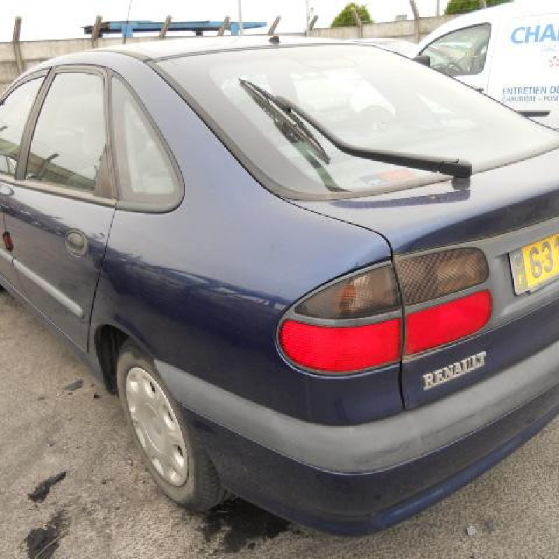 Face avant RENAULT LAGUNA 1 Photo n°5
