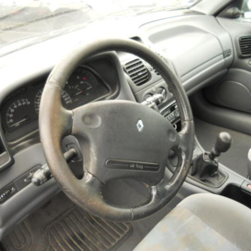 Face avant RENAULT LAGUNA 1 Photo n°6