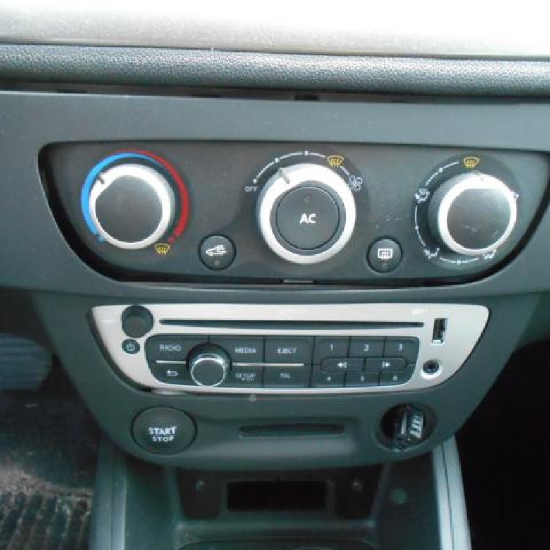 Poignee interieur avant gauche RENAULT MEGANE 3 Photo n°8