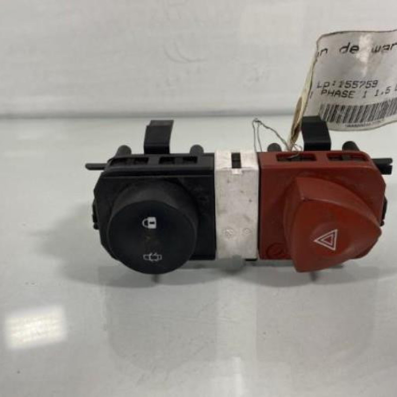 Bouton de warning RENAULT SCENIC 2 Photo n°1