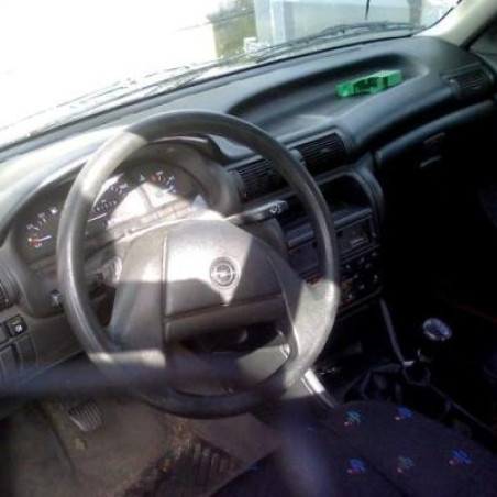 Leve vitre mecanique arriere droit OPEL ASTRA F