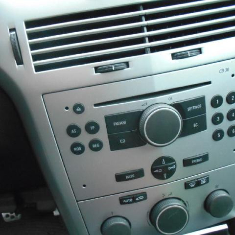 Boite a gants OPEL ASTRA H Photo n°8