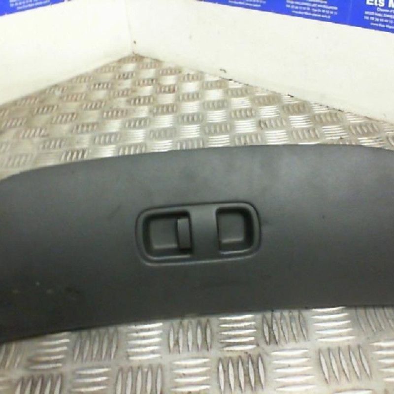 Boite a gants KIA CARNIVAL 2 Photo n°1
