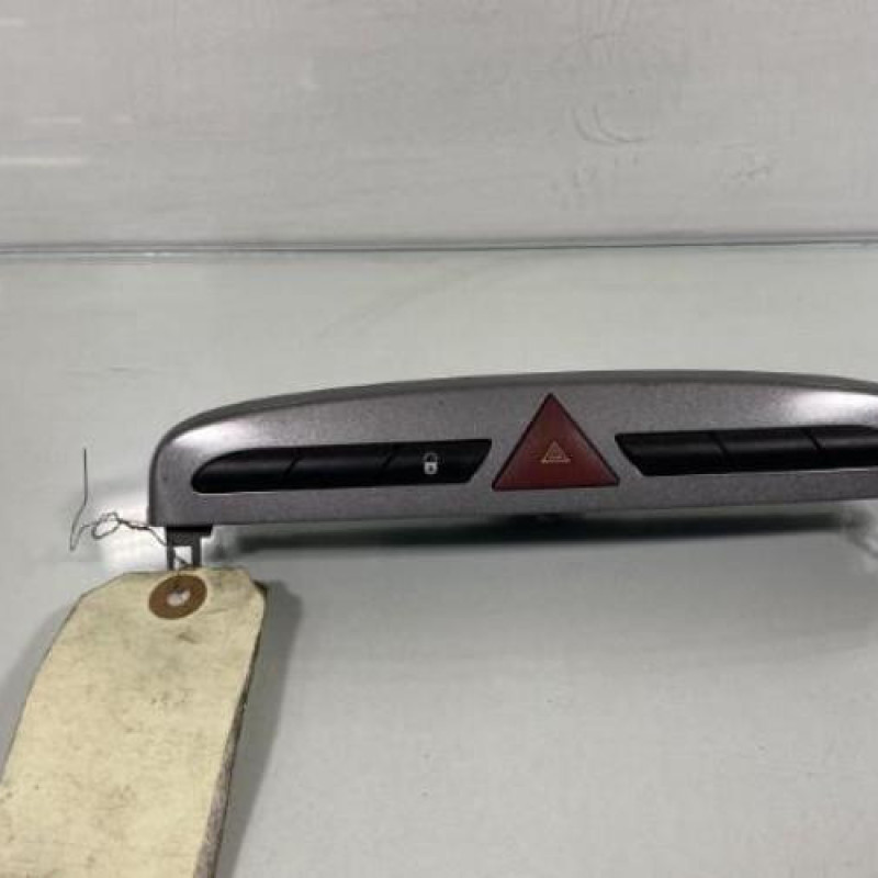 Bouton de warning PEUGEOT 308 1 Photo n°1