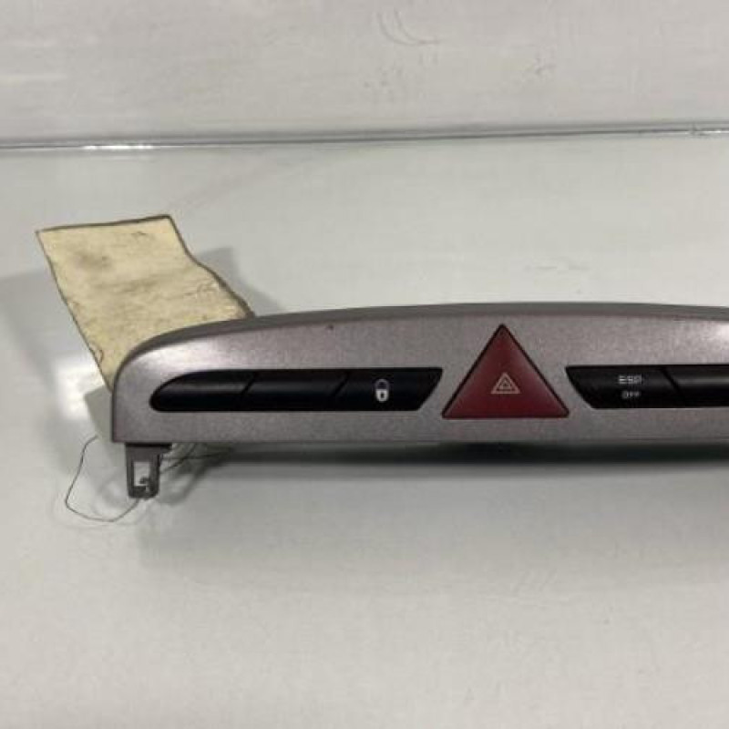 Bouton de warning PEUGEOT 308 1 SW Photo n°1