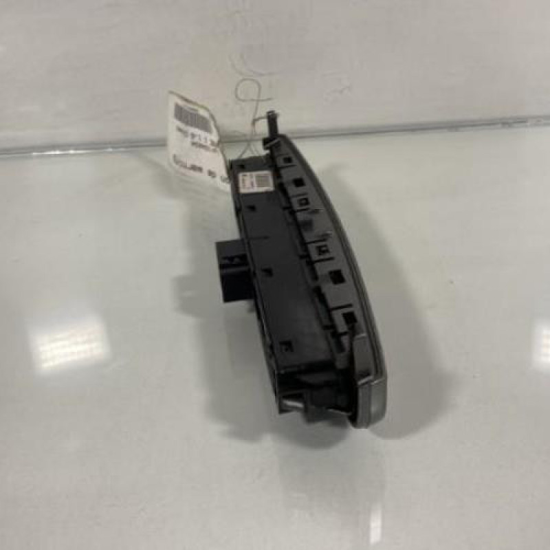 Bouton de warning PEUGEOT 308 1 SW Photo n°3