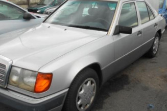 Porte avant droit MERCEDES 250 W124