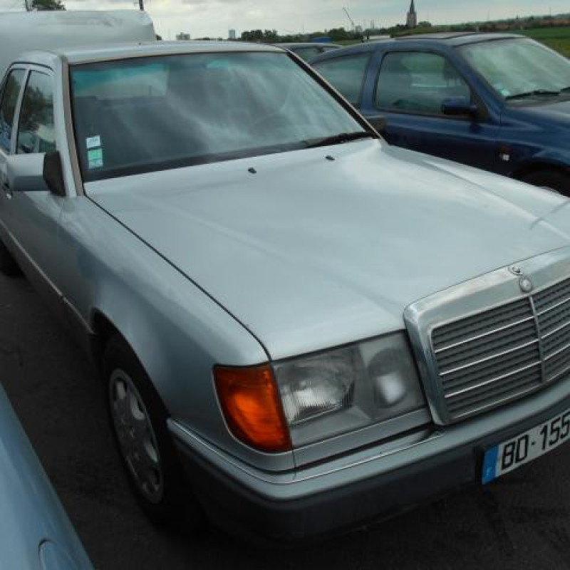 Porte avant droit MERCEDES 250 W124 Photo n°3