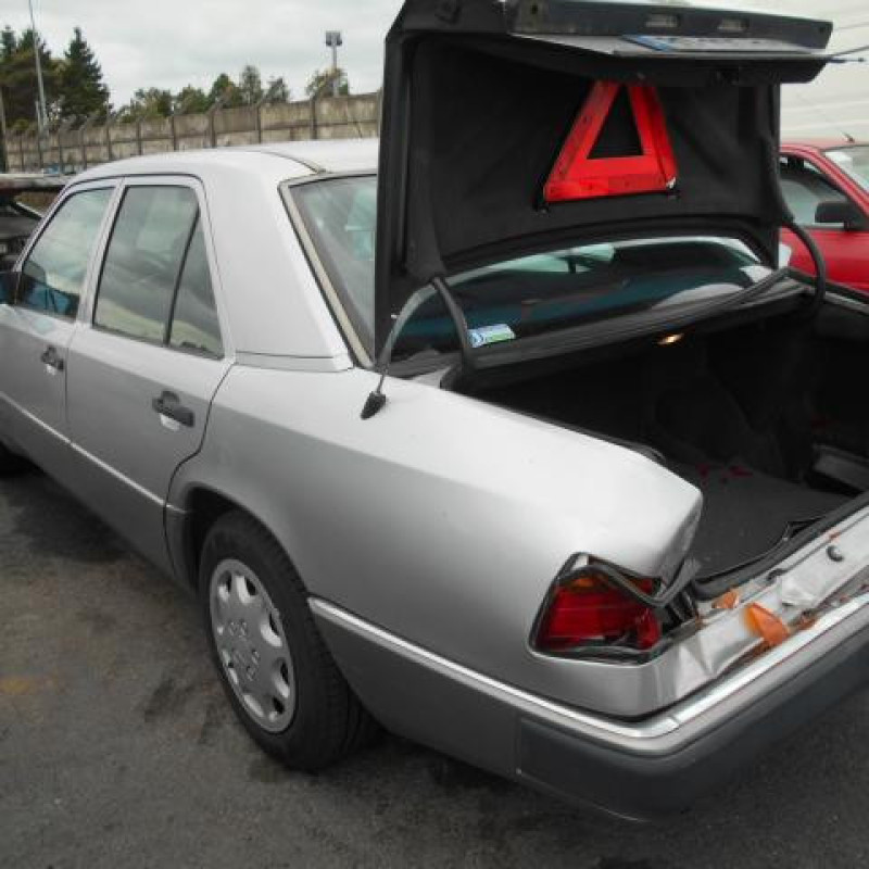 Porte avant droit MERCEDES 250 W124 Photo n°4