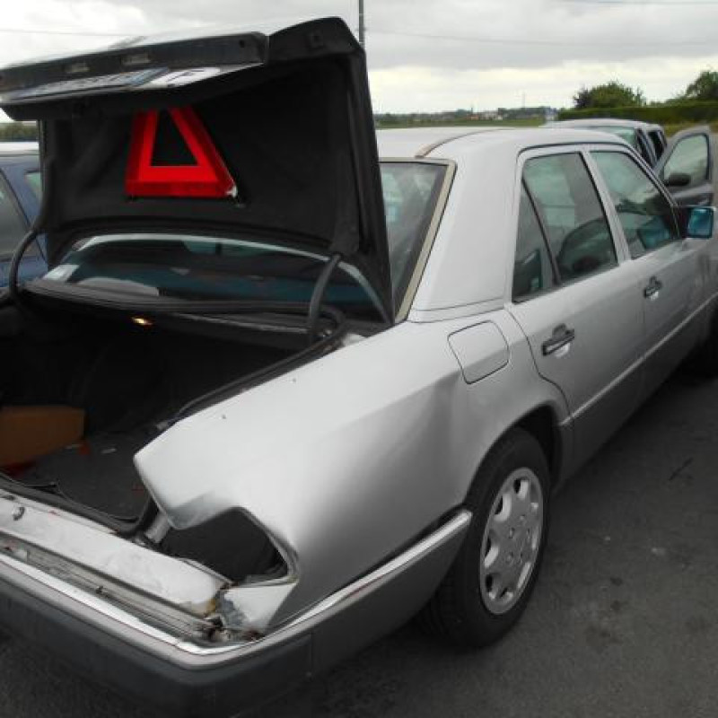 Porte avant droit MERCEDES 250 W124 Photo n°5