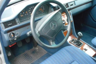 Porte avant droit MERCEDES 250 W124