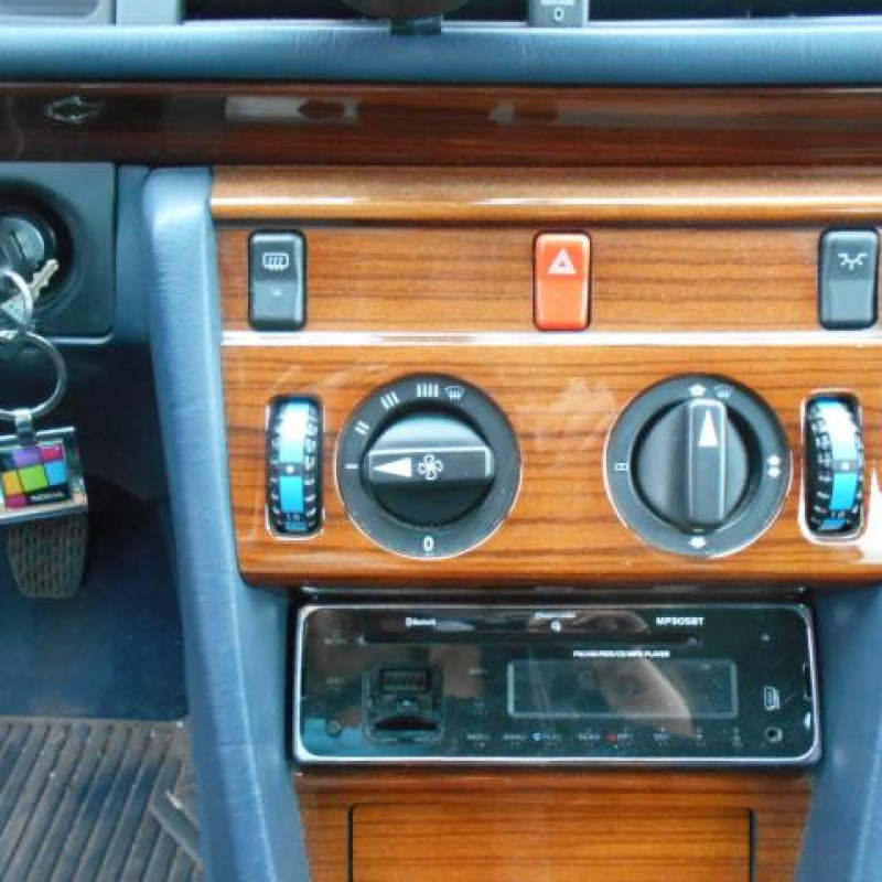 Porte avant droit MERCEDES 250 W124 Photo n°7