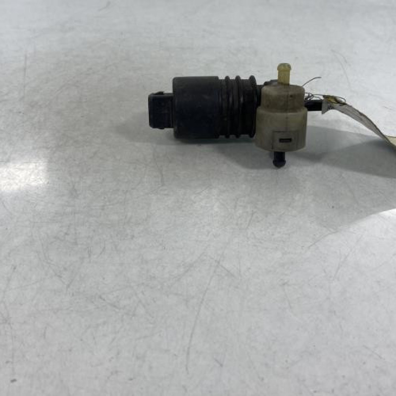 Pompe lave glace avant VOLKSWAGEN GOLF 3 Photo n°1