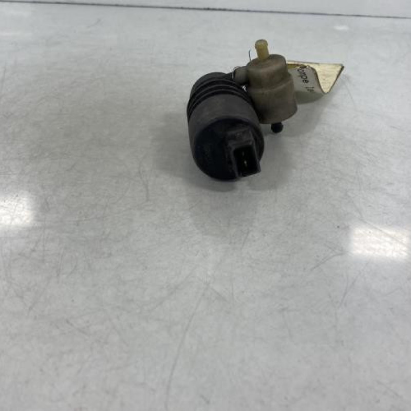 Pompe lave glace avant VOLKSWAGEN GOLF 3 Photo n°2