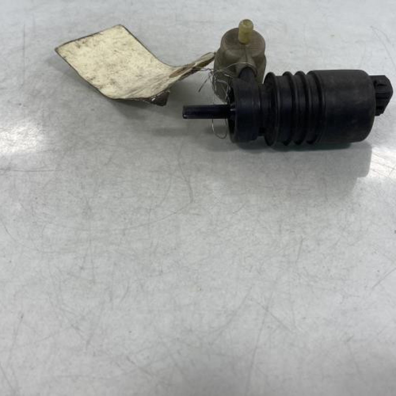 Pompe lave glace avant VOLKSWAGEN GOLF 3 Photo n°3