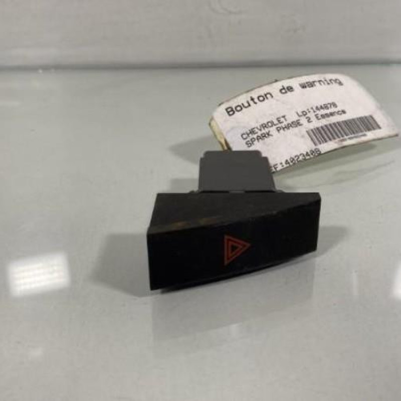 Bouton de warning CHEVROLET SPARK Photo n°1
