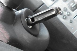 Interrupteur de leve vitre avant gauche OPEL CORSA D