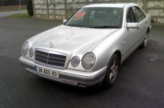 Bloc ABS (freins anti-blocage) MERCEDES CLASSE E 210