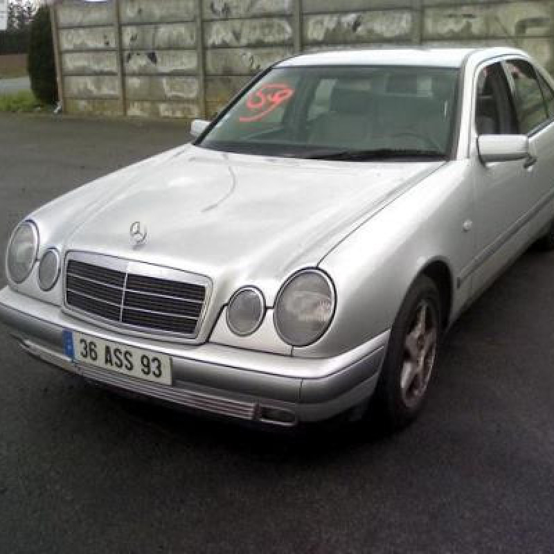 Bloc ABS (freins anti-blocage) MERCEDES CLASSE E 210 Photo n°3