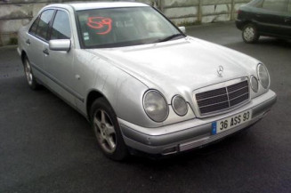 Bloc ABS (freins anti-blocage) MERCEDES CLASSE E 210
