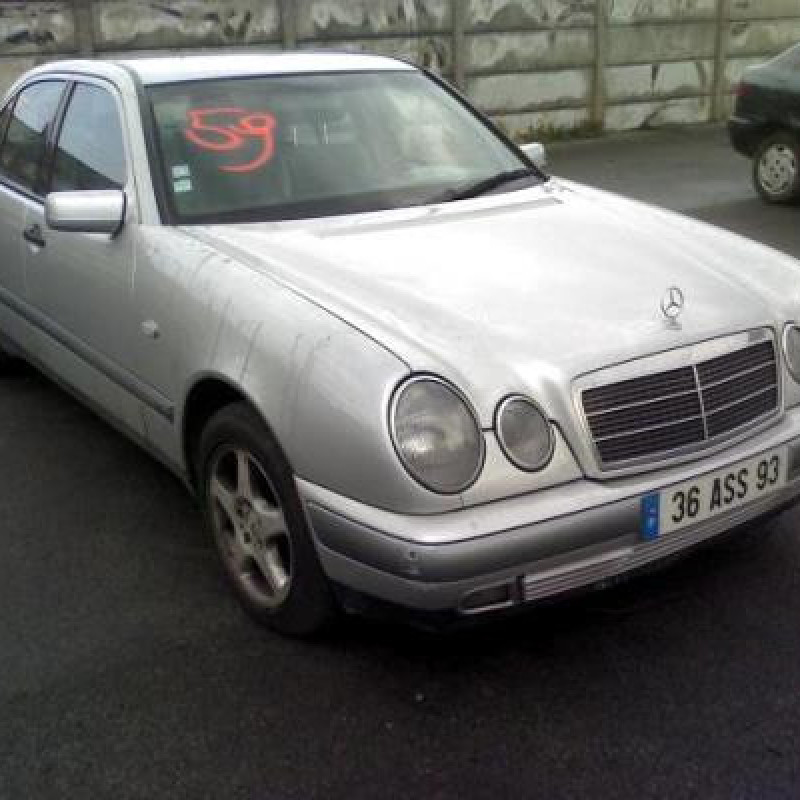 Bloc ABS (freins anti-blocage) MERCEDES CLASSE E 210 Photo n°4