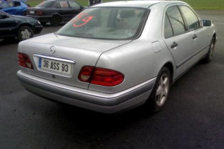 Bloc ABS (freins anti-blocage) MERCEDES CLASSE E 210