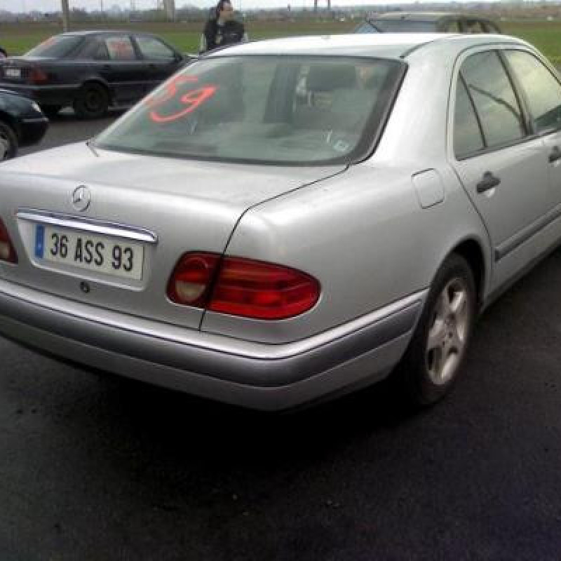 Bloc ABS (freins anti-blocage) MERCEDES CLASSE E 210 Photo n°5