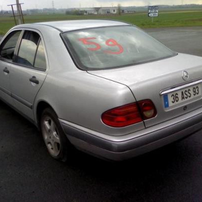 Bloc ABS (freins anti-blocage) MERCEDES CLASSE E 210 Photo n°6