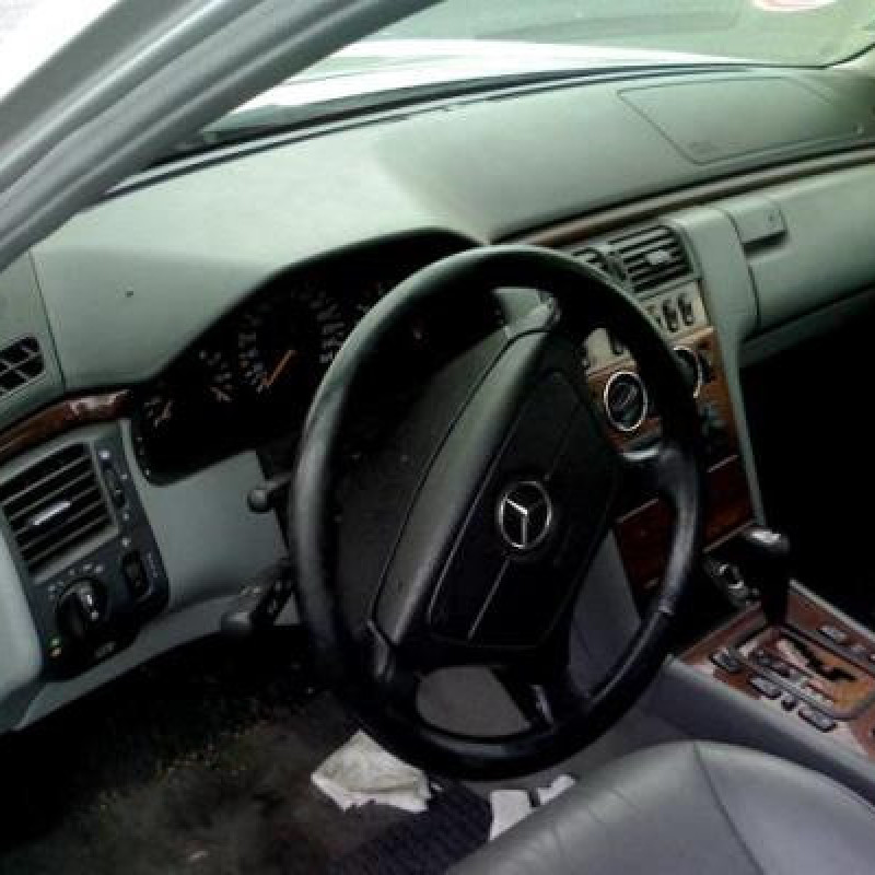 Bloc ABS (freins anti-blocage) MERCEDES CLASSE E 210 Photo n°7