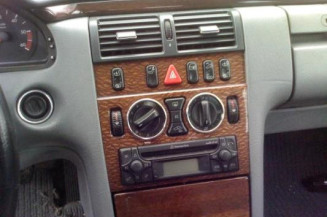 Bloc ABS (freins anti-blocage) MERCEDES CLASSE E 210