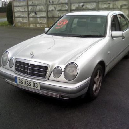 Pivot de moyeu avant droit MERCEDES CLASSE E 210 Photo n°1