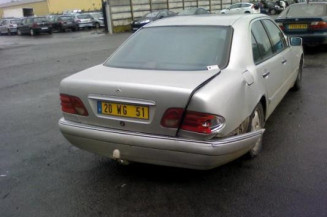 Calandre MERCEDES CLASSE E 210