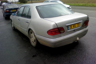 Calandre MERCEDES CLASSE E 210