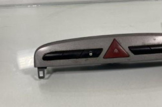 Bouton de warning PEUGEOT 308 1 Photo n°1