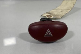 Bouton de warning PEUGEOT 206 Photo n°1