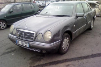 Bloc ABS (freins anti-blocage) MERCEDES CLASSE E 210