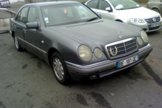 Bloc ABS (freins anti-blocage) MERCEDES CLASSE E 210