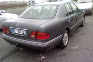 Bloc ABS (freins anti-blocage) MERCEDES CLASSE E 210