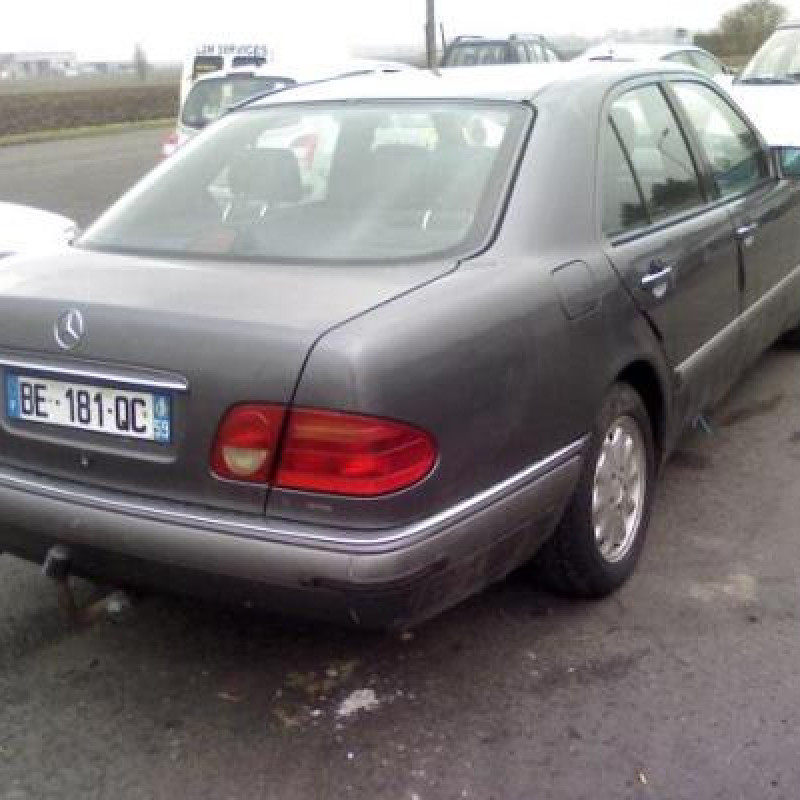 Bloc ABS (freins anti-blocage) MERCEDES CLASSE E 210 Photo n°5