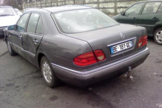 Bloc ABS (freins anti-blocage) MERCEDES CLASSE E 210